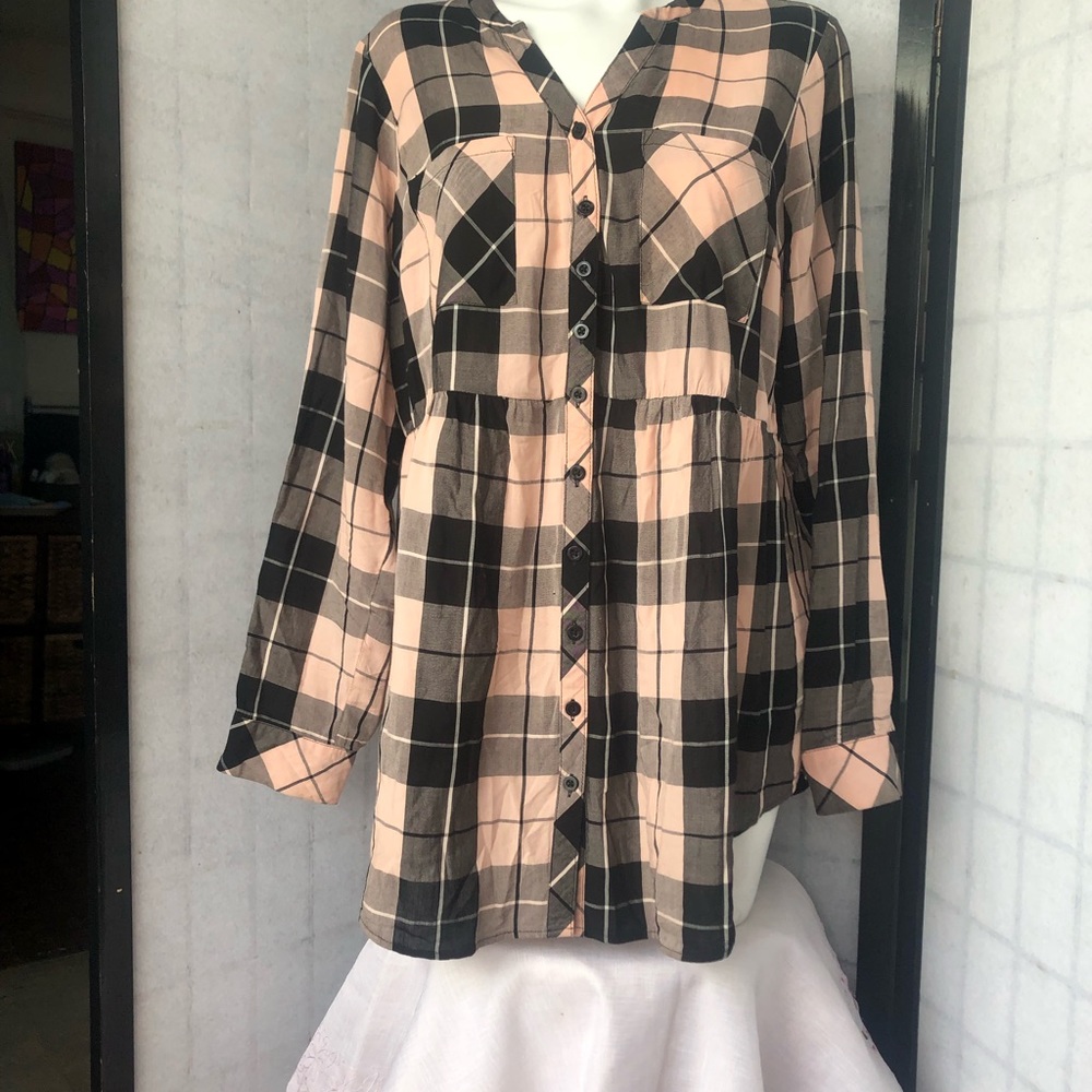 Torrid size 0x woman’s peachy pink peasant blouse